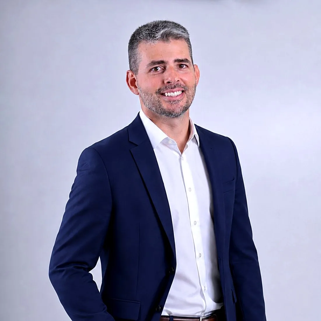 Dr. Bernardo Viana, médico oftalmologista especialista em córnea e catarata
